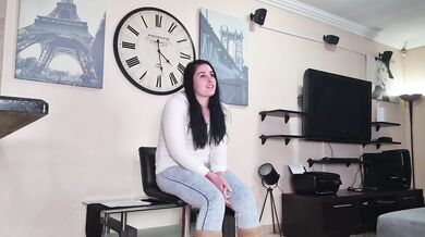 Casting girl interviewed to give pissing blowjobs | piss swallow
