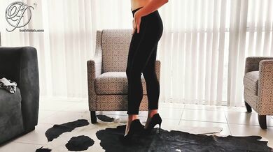 Secretary sex with my hot secretary in tight leggings, lingerie and high heels