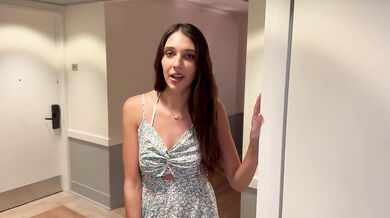 PERFECT ITALIAN FASHION MODEL WONDERS INTO YOUR ROOM - S3XUS