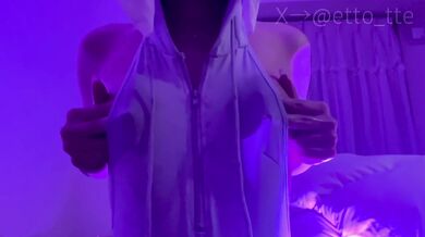 [Voice] Apply semen while chewy nipples with oil The smell of males and I'm sweating while desperately masturbating with my nipples erect