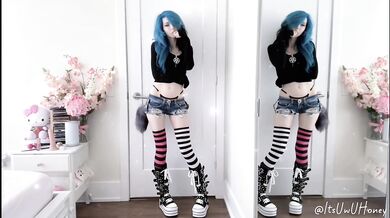 Adorable Emo Girl Shows Off Her Tight Little Body!