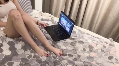 Caught 19yo girlfriend and couldn’t do anything but help