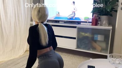 Blonde Swedish girl gets fucked in yoga pants