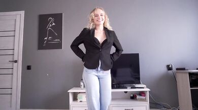 Mom's friend came to visit and let me fuck her pussy and cum all over her big ass
