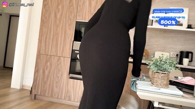 A Stepmom In A Tight Dress Noticed My Erect Penis During Cleaning and Offered To Have Sex
