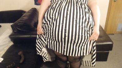 SSBBW Strips and spreads in fake porn audition
