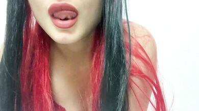 Eva Sucks Huge Dildo With Plump Big Red Lips 4k 18+