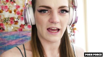 Carly Rae Summers Reacts to GOOD GIRLS LIKE IT ROUGH ´