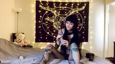 Hinata Hyuga fucks and plays with dragon cock and makes eye contact