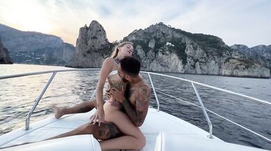 Sammmnextdoor - Date Night #08 - Fucking the captain on my boat tour to Capri while the crew watches