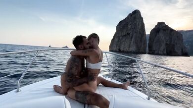 Sammmnextdoor - Date Night #08 - Fucking the captain on my boat tour to Capri while the crew watches