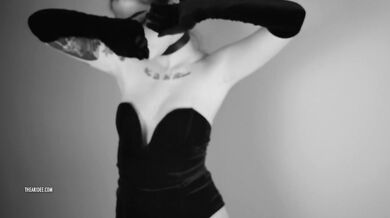 Velvet Crush Teaser (hot brunette model gives you a sexy tease in b&w)