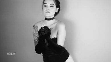 Velvet Crush Teaser (hot brunette model gives you a sexy tease in b&w)