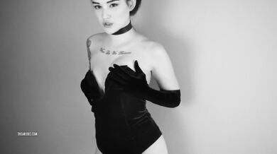Velvet Crush Teaser (hot brunette model gives you a sexy tease in b&w)