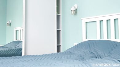 Gets an orgasm from handjob in bed