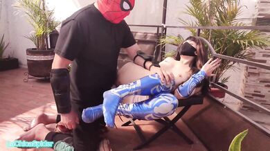 La Kitana Spider makes a fatality to the Sub Zero Verde Admi