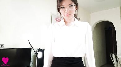 Office secretary came to the boss's house and sucked his cock for the award until he cum on her face
