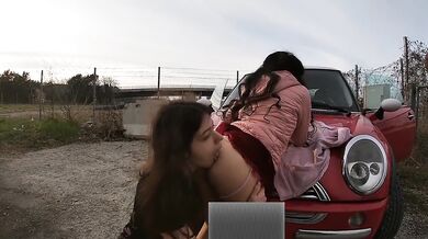 Very risky public sex in the street during quarantine... fuck coronavirus!!
