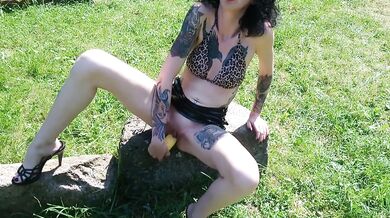 Shameless Lucy Ravenblood fucking pussy with corn in public