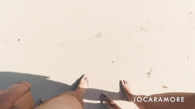 Blowjob on the public beach - risky cumshot with people close by