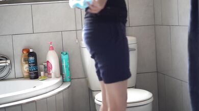 Pee Compilation (trying to keep it in)