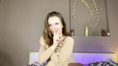 A dessert gf tease me with hot striptease spanks and quite boobs