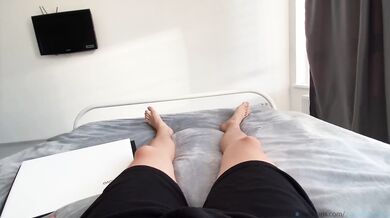 Girlfriend Saw That I Was Watching Porn And Decided To Help Me Cum