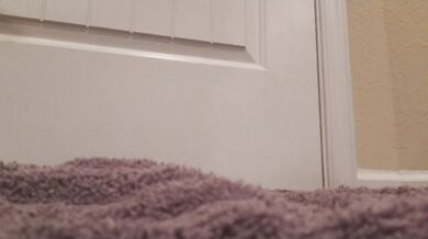 MILF juicy pussy squirts using 4 fingers