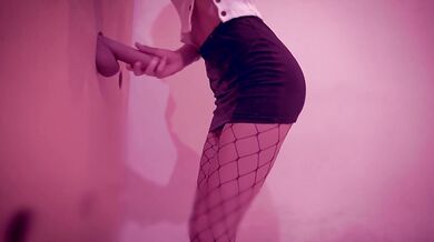 Hot wife in first glory hole, Cockold