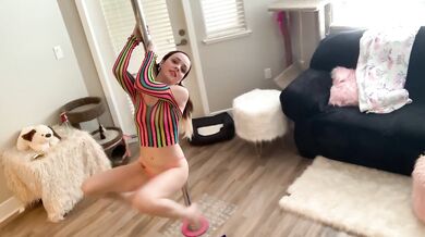 Raver girl gets naked, spreads pussy on pole and twerks
