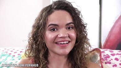 Naudi Nala vibrates her nipples and clit