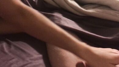 Wife wakes me up at 4am to give me an amazing handjob POV