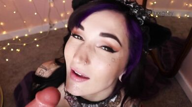 TEEN COSPLAY KITTEN NATASHA GREY SUCKS COCK & GETS MESSY onlyfans hellcat_nat
