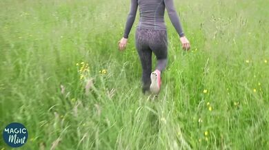 RUNNER TEEN WANTS TO BE FUCKED OUTDOOR