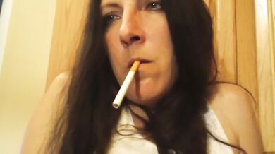 Marie Madison Masturbates and Smokes instead of cleaning kitchen