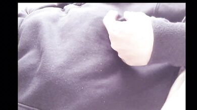 【寝起きちくび】スウェットの上から乳首ポチッ 貧乳オナニー Japanese nipple masturbation in bed orgasm