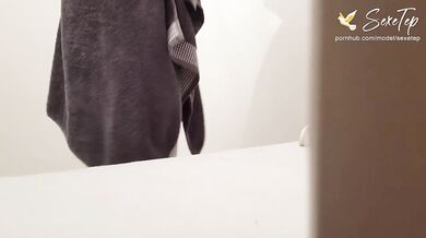 I spy on my changing girlfriend, it goes wrong