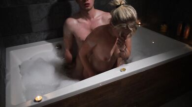 I have many Orgasms in the Bathroom (free