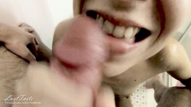 Pompino bagnato e teen sensuale prima di andare a letto - POV - LustTaste