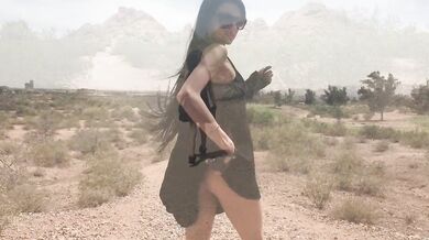 Kimber Veils gets naked in public at arizona park