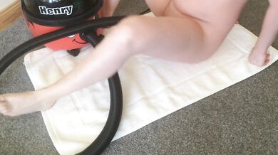 teen girl - vacuum - pussy
