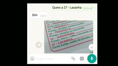 Provocando o entregador de pizza exibicionismo corno no banheiro