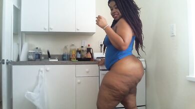 Smoking Big Black Nipples Ebony Phat Ass BBW Kitchen Play - Cami Creams
