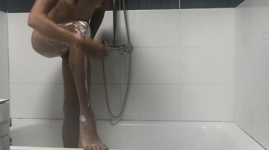 Sexy girl shave pussy in the shower