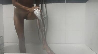 Sexy girl shave pussy in the shower