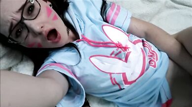 d.va uses a dildo before bed