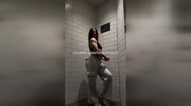 18yo TikTok Live Workout: Tight Pussy Stretched & Leaked