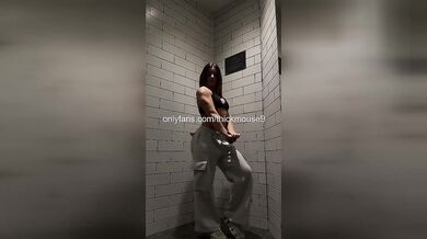 18yo TikTok Live Workout: Tight Pussy Stretched & Leaked