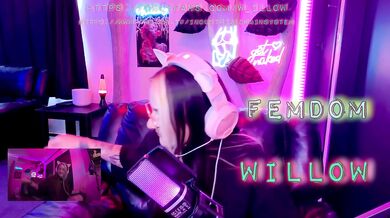 Femdom Willow Being A Gamer Girl And Ripping Nasty Farts On You POV