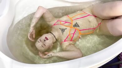 HORNY CURVY BLONDE BUNNY FORGETS HOW TO BREATHE STAYING UNDERWATER